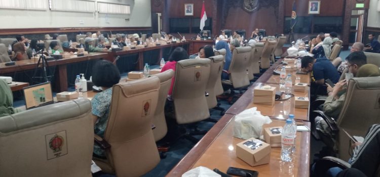 Sastrawan Ikuti Diskusi Buku Tentang Lansia dan Ruang Publik di DPRD DIY