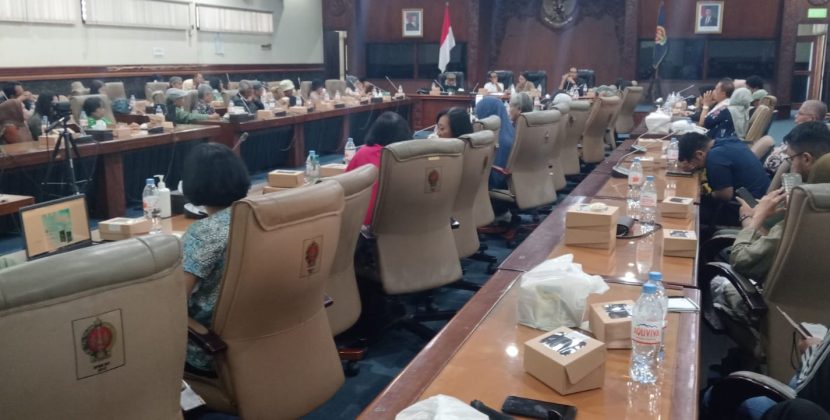 Sastrawan Ikuti Diskusi Buku Tentang Lansia dan Ruang Publik di DPRD DIY