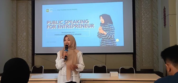 Berkolaborasi Dengan Komunitas Sastra Regas, PLUT KUMKM Kulon Progo Gelar Pelatihan Public Speaking Kepada Pelaku UMKM