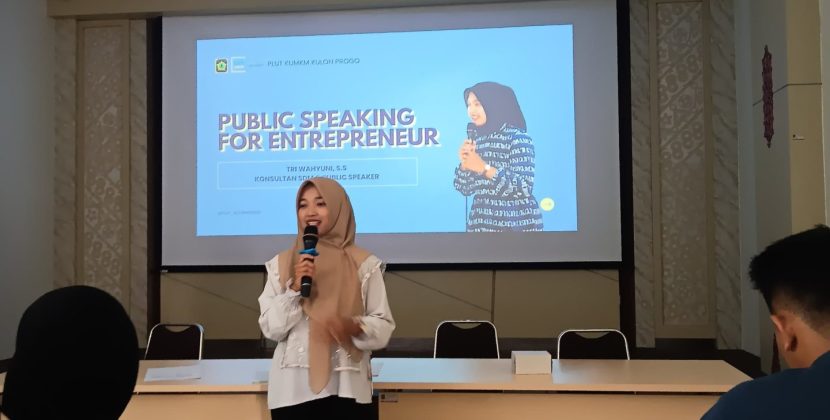 Berkolaborasi Dengan Komunitas Sastra Regas, PLUT KUMKM Kulon Progo Gelar Pelatihan Public Speaking Kepada Pelaku UMKM