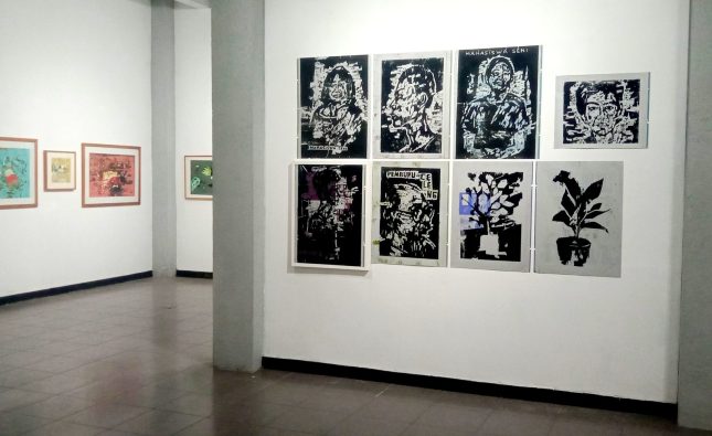 GALERI FOTO: Cerita Dua Kota Dalam Karya Lukis Cukil Kayu