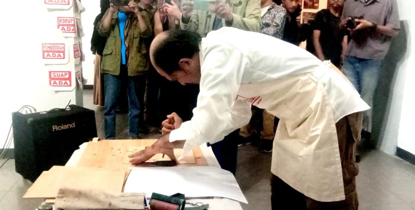 Retrospeksi Pengalaman Hidup Melalui Lukisan Cukil Kayu