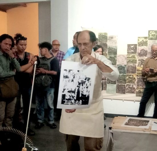 GALERI FOTO: Aksi Melukis dengan Cukil Kayu Ala Syahrizal Pahlevi