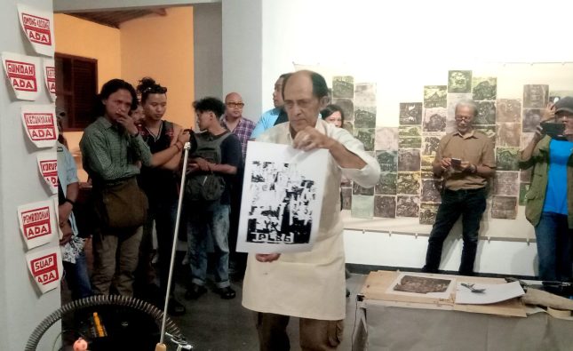 GALERI FOTO: Aksi Melukis dengan Cukil Kayu Ala Syahrizal Pahlevi