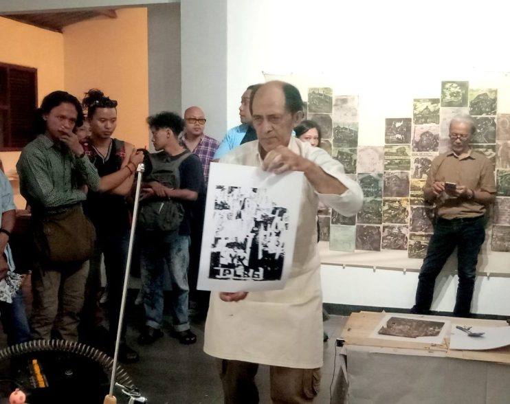 GALERI FOTO: Aksi Melukis dengan Cukil Kayu Ala Syahrizal Pahlevi