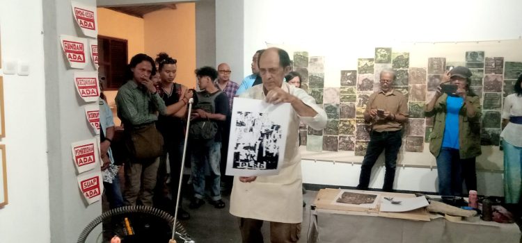 GALERI FOTO: Aksi Melukis dengan Cukil Kayu Ala Syahrizal Pahlevi