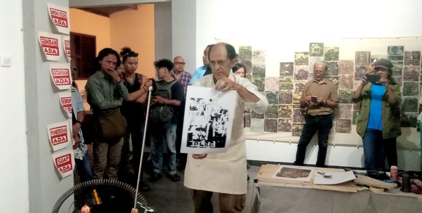 GALERI FOTO: Aksi Melukis dengan Cukil Kayu Ala Syahrizal Pahlevi