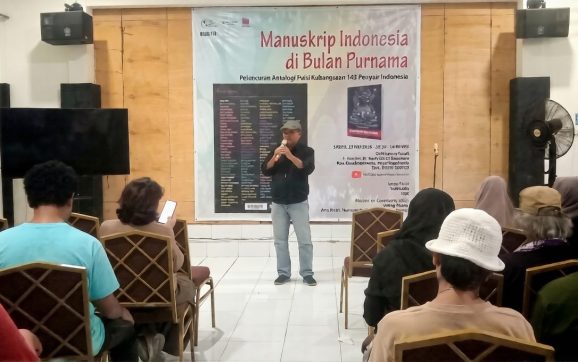 Sastra Bulan Purnama Hadiahkan Antologi Puisi “Manuskrip Indonesia” Kepada MPR RI