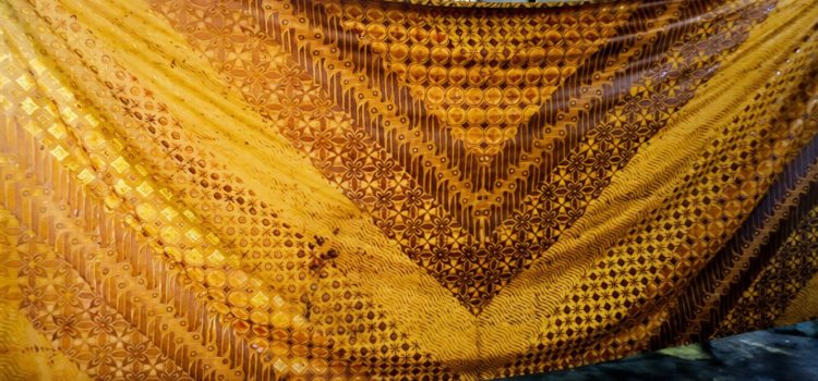 Menelusuri Proses Pembuatan Pewarna Batik Dari Pohon Joho